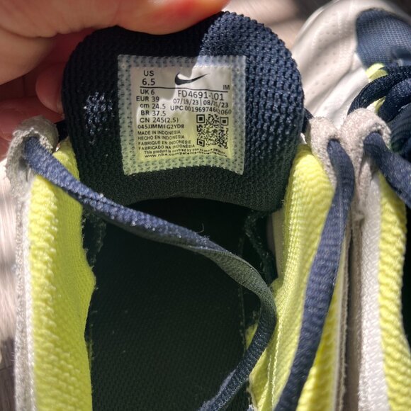 Nike SB Vertebrae Sneakers - Picture 6 of 6